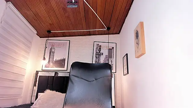 tylla  online show from February 2026 08:01:02 PM