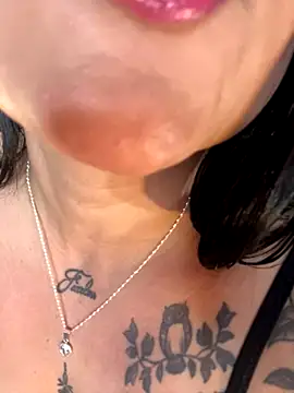 Snapshot of Madissonlove_1 chatting on September 2025 01:43:01 AM Madissonlove 1 online show from September 2025 01:43:01 AM