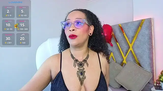 Cintiia Holmes online show from March 2026 11:31:02 PM