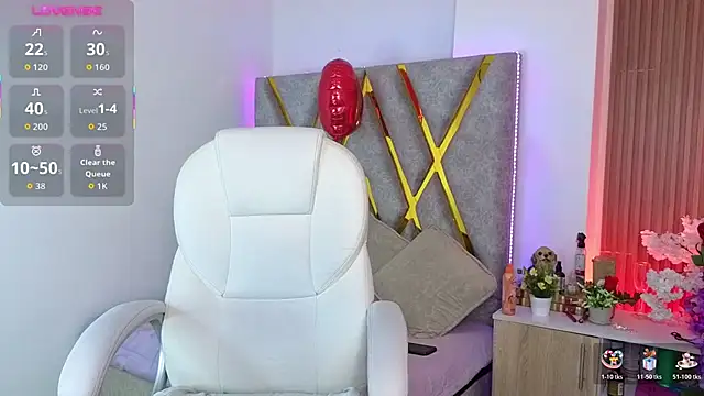 Cintiia Holmes online show from March 2026 11:53:02 PM