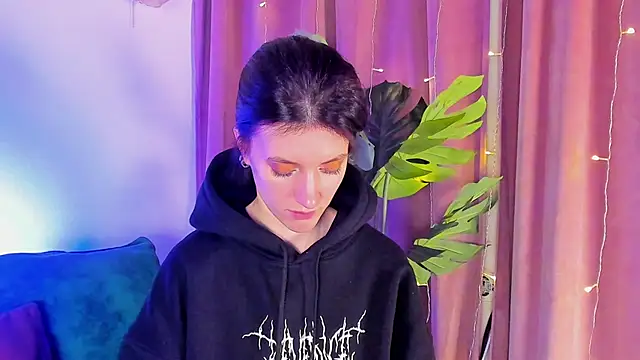 roxy riot  online show from February 2025 04:25:01 AM