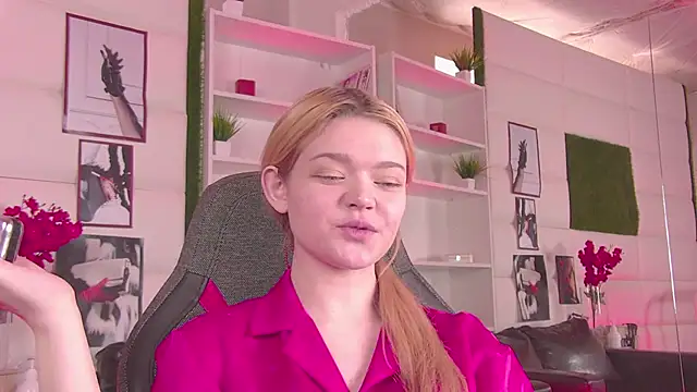 Snapshot of AdeleCartier chatting on March 2025 05:53:01 AM AdeleCartier online show from March 2025 05:53:01 AM