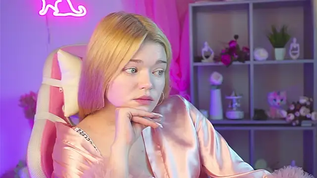 Snapshot of AdeleCartier chatting on March 2025 04:05:02 AM AdeleCartier online show from March 2025 04:05:02 AM