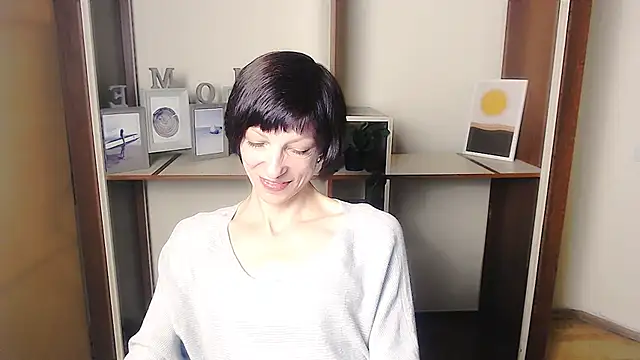 Snapshot of _AngeliaFlow_ chatting on September 2025 06:02:01 AM AngeliaFlow online show from September 2025 06:02:01 AM