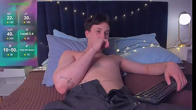 AdrianoAubert online show from October 2025 03:33:02 PM