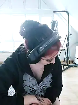Snapshot of Gamergirl-Linela chatting on March 2025 04:15:01 PM Gamergirl-Linela online show from March 2025 04:15:01 PM