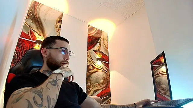 Luke davis01 online show from April 2026 01:06:01 PM