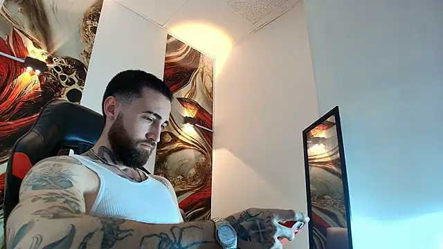 Luke davis01 online show from June 2026 12:59:01 PM
