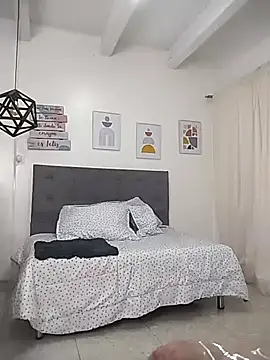 Saori Sann  online show from October 2025 01:33:02 PM