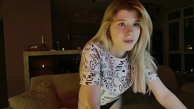 Snapshot of Bella_amory chatting on February 2025 02:40:01 AM Bella amory online show from February 2025 02:40:01 AM