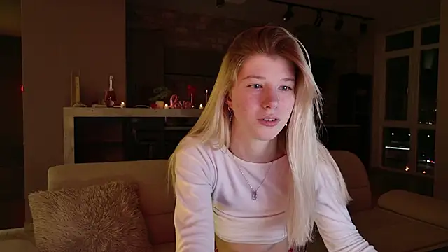 Snapshot of Bella_amory chatting on February 2025 07:19:02 PM Bella amory online show from February 2025 07:19:02 PM