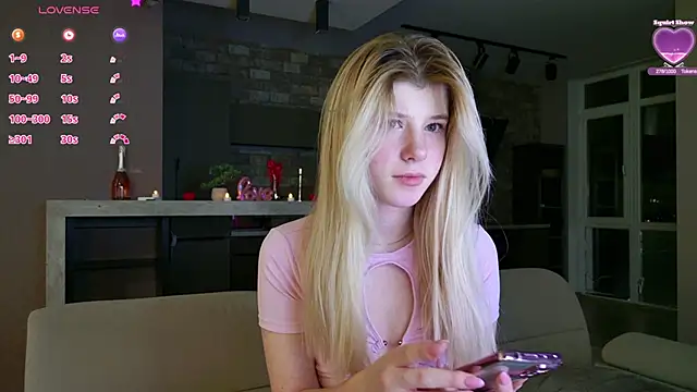 Snapshot of Bella_amory chatting on February 2025 11:15:01 PM Bella amory online show from February 2025 11:15:01 PM