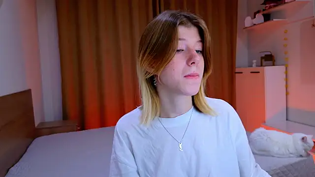 Snapshot of Bella_amory chatting on November 2025 03:03:01 PM Bella amory online show from November 2025 03:03:01 PM