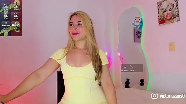 Snapshot of Vickyallien chatting on September 2025 04:01:01 PM Vickyallien online show from September 2025 04:01:01 PM