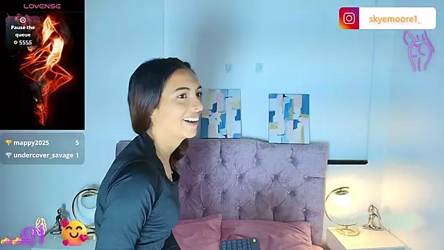 Snapshot of Skye_Moore chatting on September 2025 11:58:01 AM Skye Moore online show from September 2025 11:58:01 AM