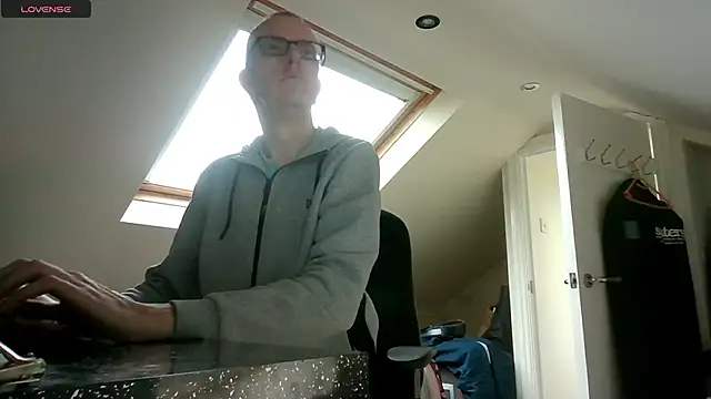 Snapshot of AdmiredThirty chatting on December 2025 12:21:01 PM AdmiredThirty online show from December 2025 12:21:01 PM