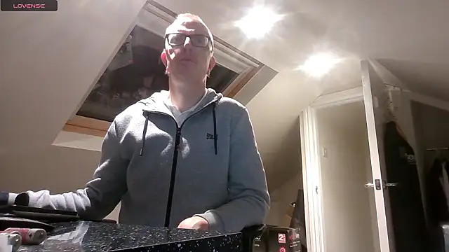 Snapshot of AdmiredThirty chatting on January 2026 10:13:02 PM AdmiredThirty online show from January 2026 10:13:02 PM