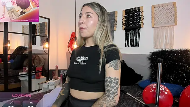 Snapshot of Adisson_kyler chatting on February 2025 06:37:02 PM Adisson kyler online show from February 2025 06:37:02 PM