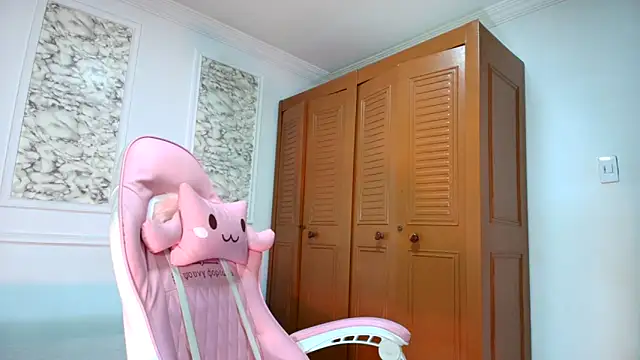 Danella houston online show from November 2025 07:03:01 PM