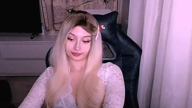 beauty blonde online show from December 2025 12:15:02 AM