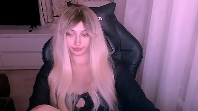 beauty blonde online show from December 2025 02:01:02 PM