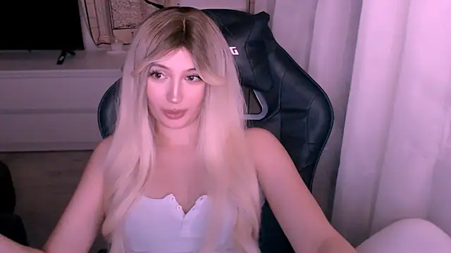 beauty blonde online show from January 2026 01:05:02 PM