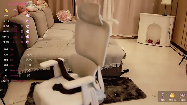 Moonccoi online show from February 2025 02:04:01 PM