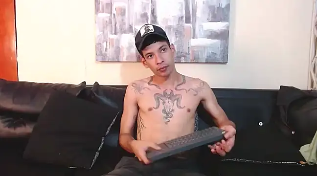 Snapshot of biigjhonny chatting on February 2025 02:35:02 AM biigjhonny online show from February 2025 02:35:02 AM