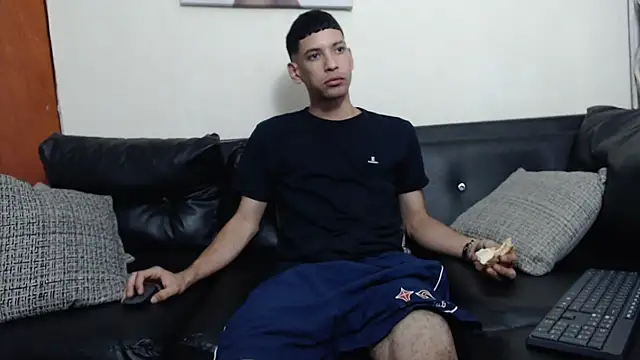 Snapshot of biigjhonny chatting on October 2025 02:42:02 AM biigjhonny online show from October 2025 02:42:02 AM