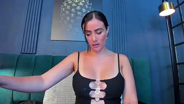 scarlet edwars online show from April 2026 02:08:01 PM