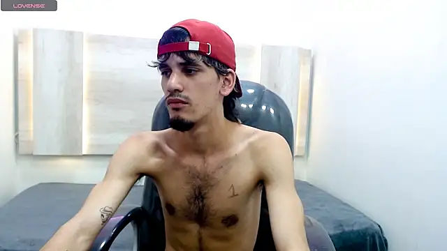 Snapshot of Dirty_Kingg chatting on February 2025 10:33:01 PM Dirty Kingg online show from February 2025 10:33:01 PM