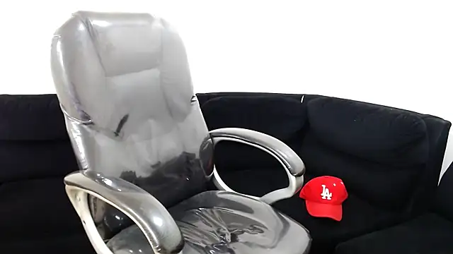 Snapshot of Dirty_Kingg chatting on February 2025 01:08:02 PM Dirty Kingg online show from February 2025 01:08:02 PM