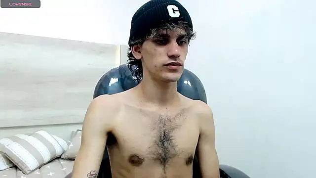 Snapshot of Dirty_Kingg chatting on March 2025 09:25:02 PM Dirty Kingg online show from March 2025 09:25:02 PM