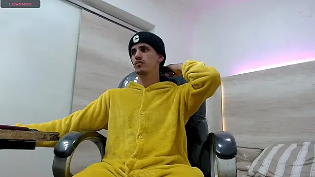 Snapshot of Dirty_Kingg chatting on March 2025 08:40:02 PM Dirty Kingg online show from March 2025 08:40:02 PM