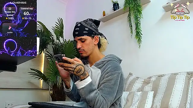 Snapshot of Dirty_Kingg chatting on September 2025 08:20:02 PM Dirty Kingg online show from September 2025 08:20:02 PM