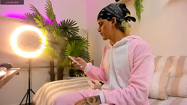 Snapshot of Dirty_Kingg chatting on September 2025 08:10:02 PM Dirty Kingg online show from September 2025 08:10:02 PM