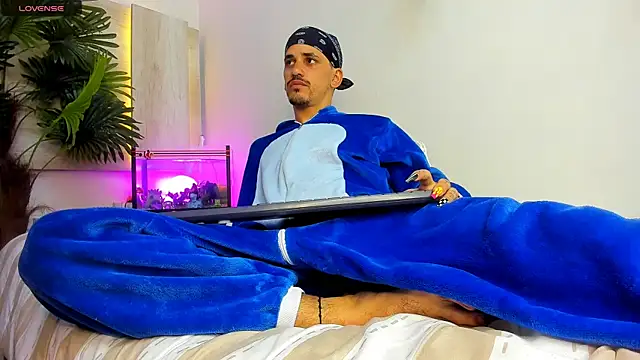 Snapshot of Dirty_Kingg chatting on October 2025 08:07:02 PM Dirty Kingg online show from October 2025 08:07:02 PM