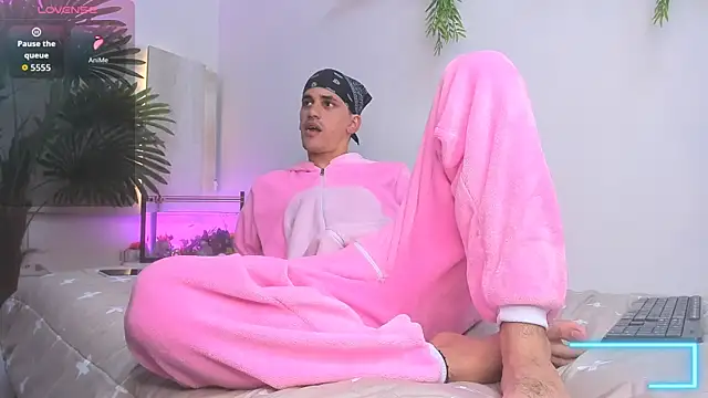 Snapshot of Dirty_Kingg chatting on October 2025 08:19:01 PM Dirty Kingg online show from October 2025 08:19:01 PM