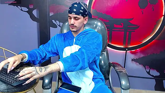 Snapshot of Dirty_Kingg chatting on October 2025 08:13:02 PM Dirty Kingg online show from October 2025 08:13:02 PM