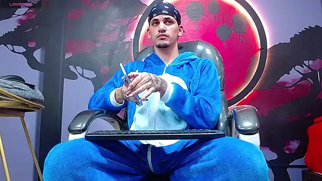 Snapshot of Dirty_Kingg chatting on November 2025 08:19:01 PM Dirty Kingg online show from November 2025 08:19:01 PM