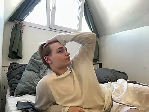 Snapshot of Julian_wins chatting on February 2025 05:52:01 AM Julian wins online show from February 2025 05:52:01 AM