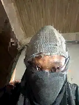 Snapshot of OneWhoBringsJoy chatting on November 2025 01:44:01 PM OneWhoBringsJoy online show from November 2025 01:44:01 PM