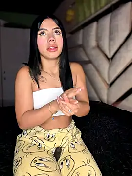 Laura-Khalifa online show from May 2026 05:13:02 AM