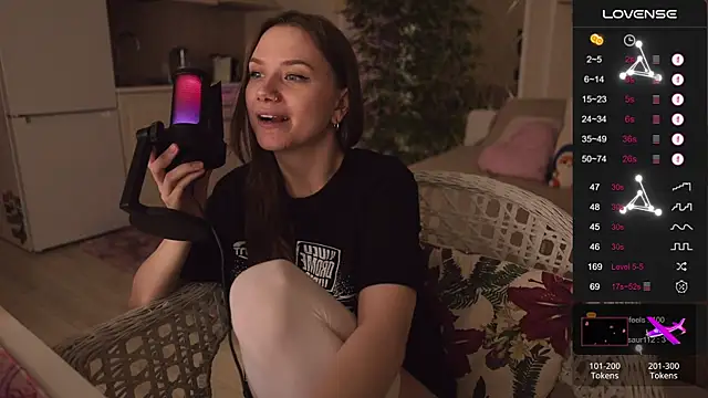 Snapshot of alexa_feels_ chatting on October 2025 06:50:01 PM alexa feels online show from October 2025 06:50:01 PM