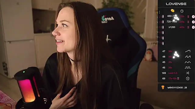 Snapshot of alexa_feels_ chatting on October 2025 04:17:01 PM alexa feels online show from October 2025 04:17:01 PM