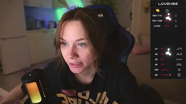 Snapshot of alexa_feels_ chatting on November 2025 03:58:02 PM alexa feels online show from November 2025 03:58:02 PM