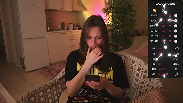 Snapshot of alexa_feels_ chatting on December 2025 04:14:02 PM alexa feels online show from December 2025 04:14:02 PM