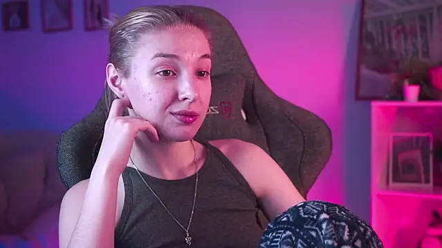 Snapshot of PhilippaAdamas chatting on February 2025 05:56:01 AM PhilippaAdamas online show from February 2025 05:56:01 AM