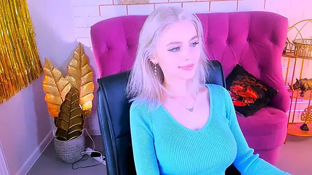 Snapshot of LeonaStane chatting on February 2025 09:48:01 PM LeonaStane online show from February 2025 09:48:01 PM