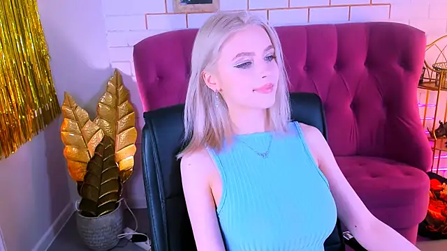 Snapshot of LeonaStane chatting on February 2025 04:57:02 PM LeonaStane online show from February 2025 04:57:02 PM